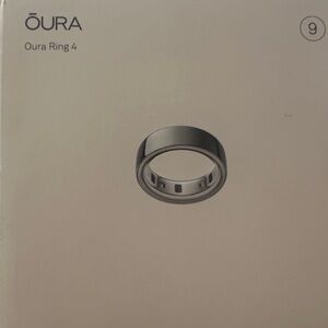 Oura Ring 4 in Shiny Silver